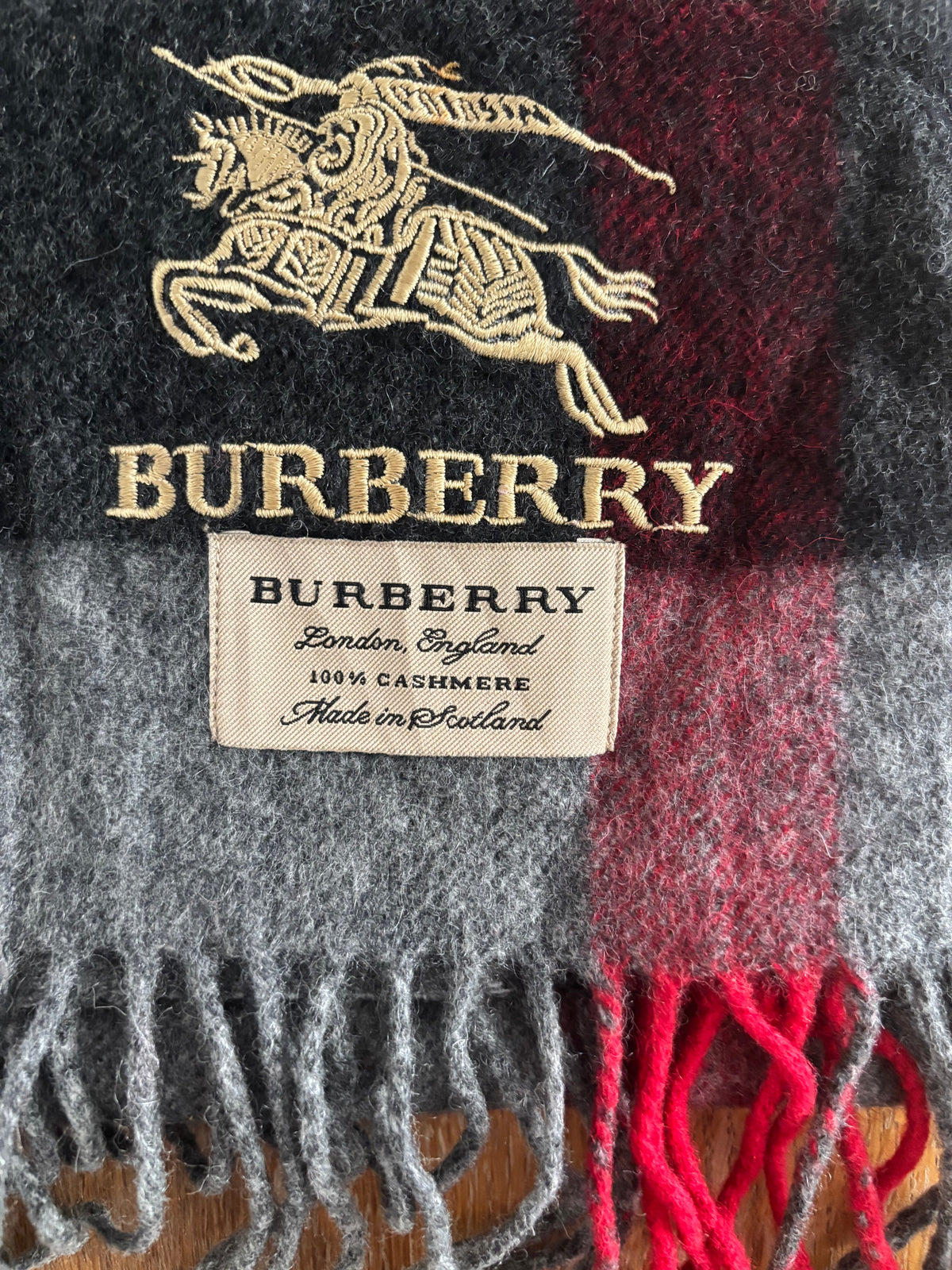 Originaletikett im Burberry Schal Nr. 4