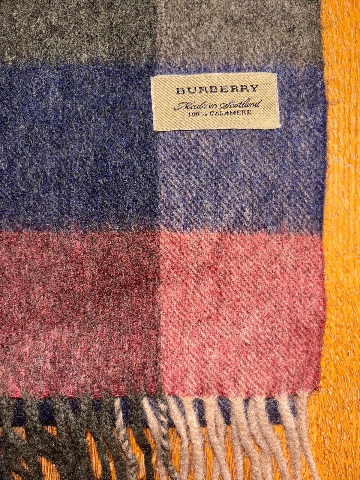 Originaletikett im Burberry Schal Nr. 5
