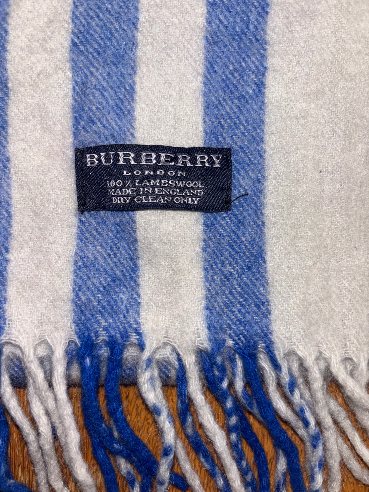 Originaletikett im Burberry Schal Nr. 6