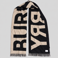 Vintage Burberry Schal Nr. 10 in Schwarz-Beige mit Schriftzug, ganz ausgebreitet