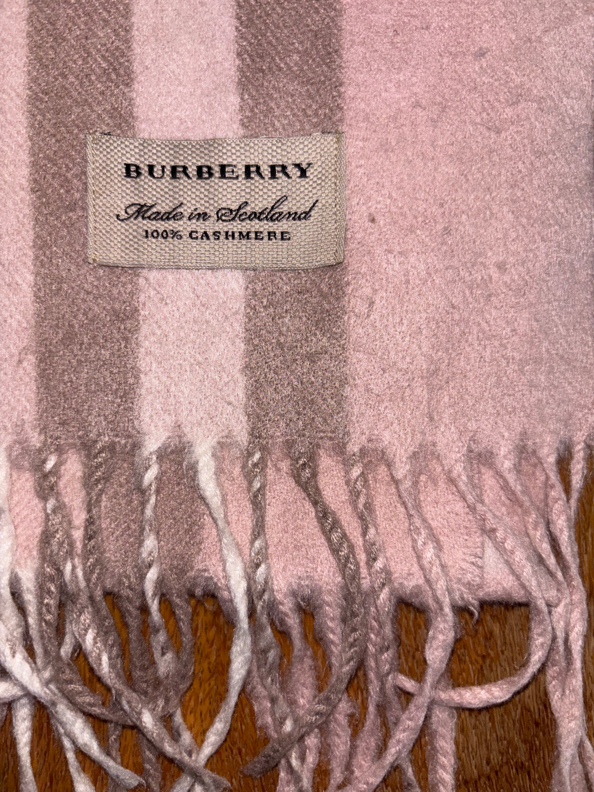 Originaletikett im Burberry Schal Nr. 11
