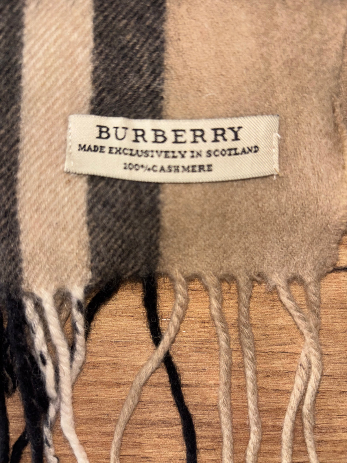 Originaletikett im Burberry Schal Nr. 13
