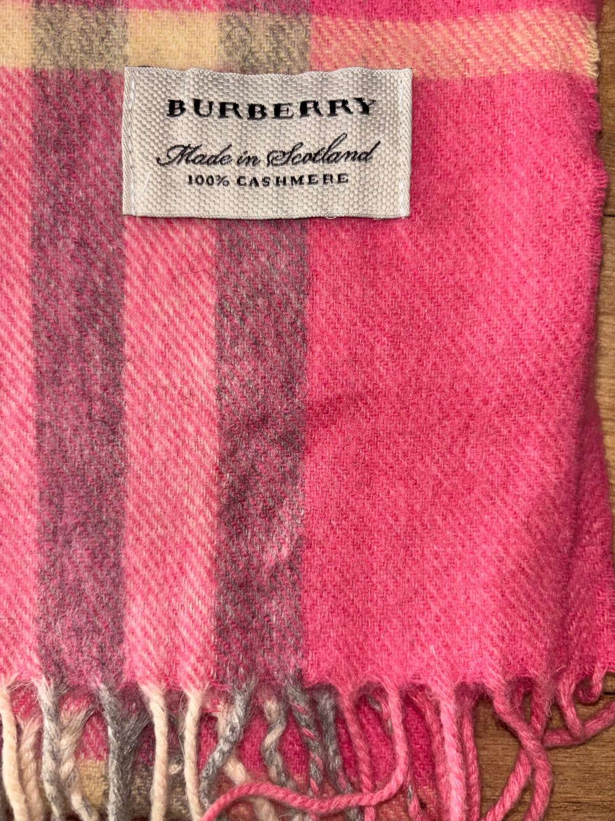 Originaletikett im Burberry Schal Nr. 14