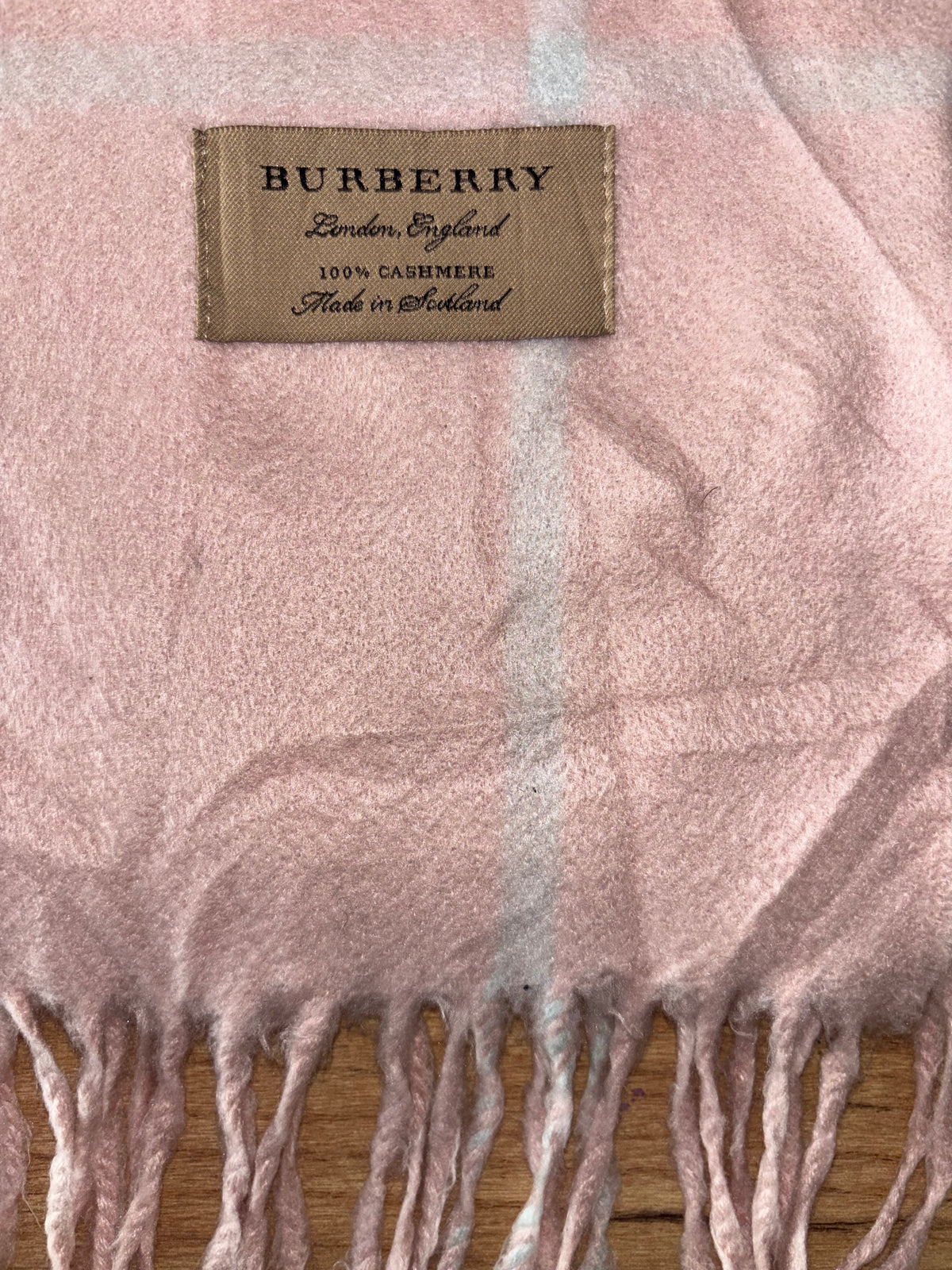 Originaletikett im Burberry Schal Nr. 16