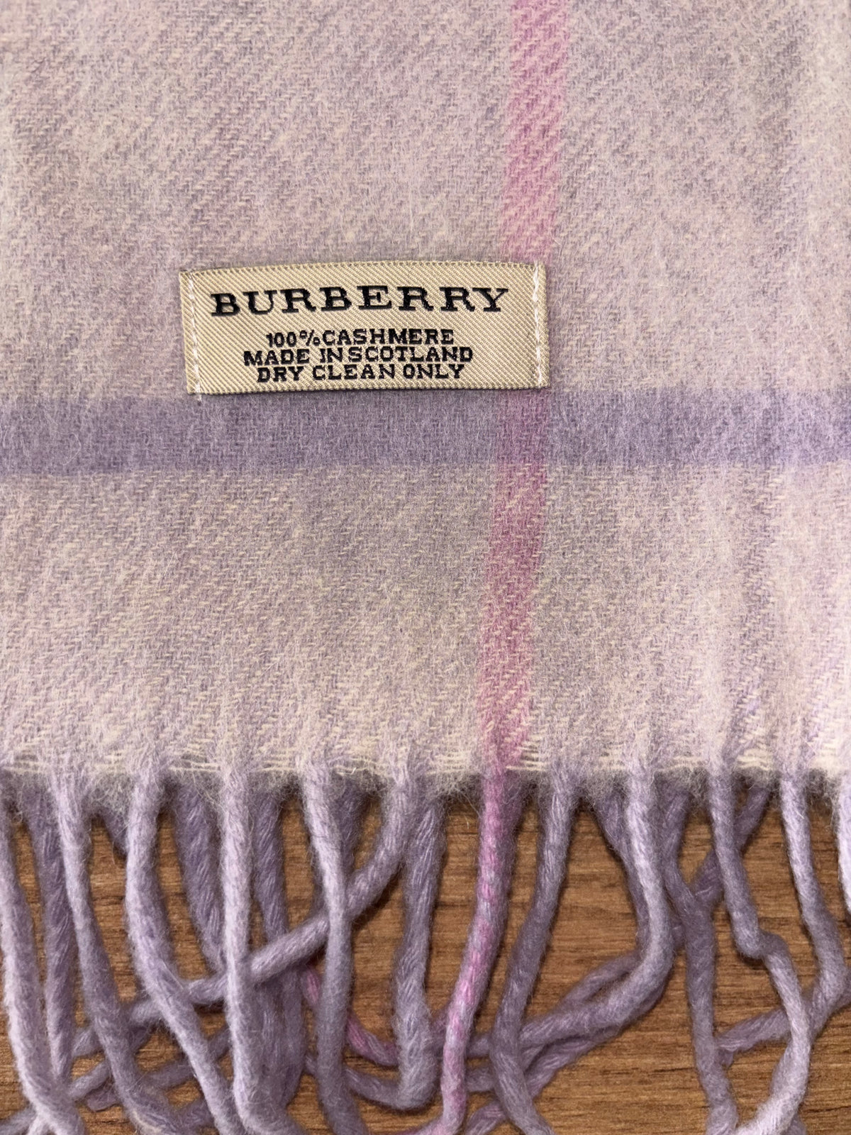 Originaletikett im Burberry Schal Nr. 17