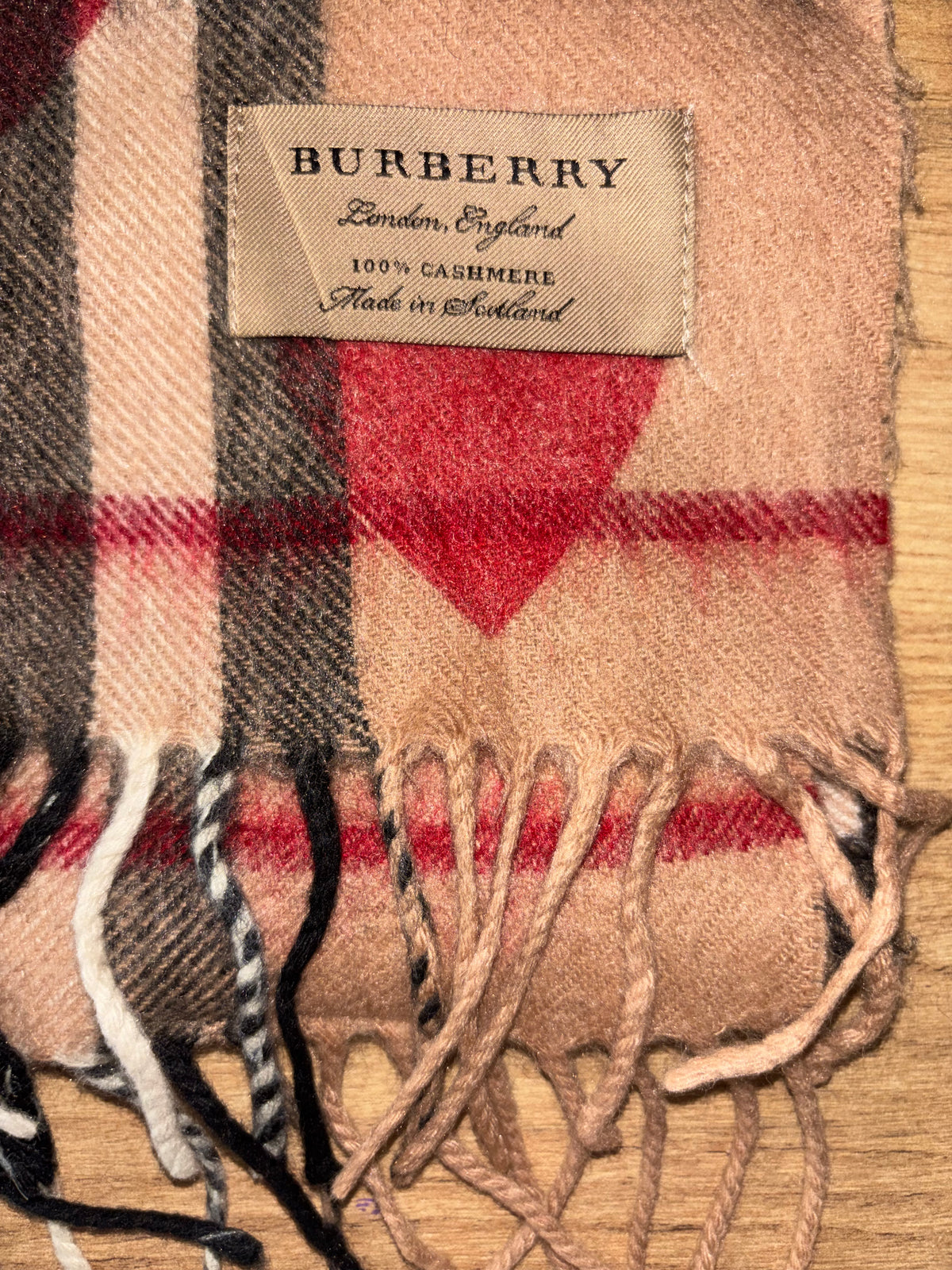 Originaletikett im Burberry Schal Nr. 19