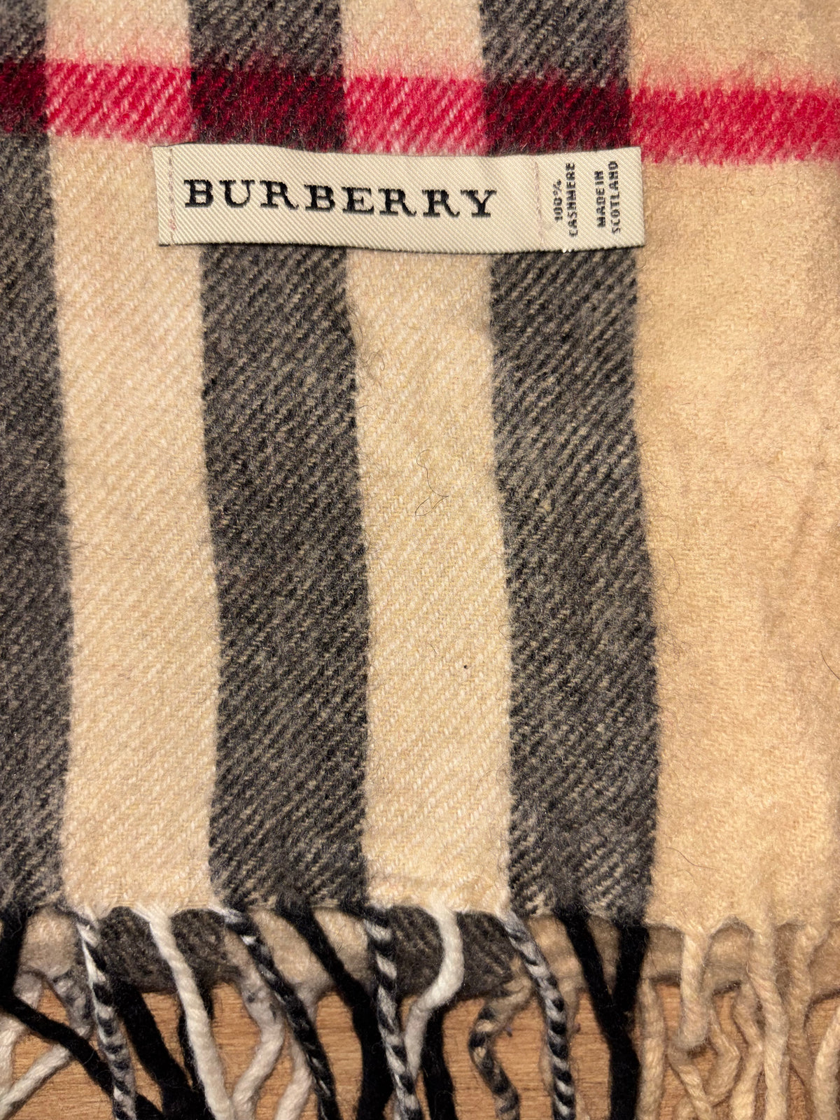 Originaletikett im Burberry Schal Nr. 20