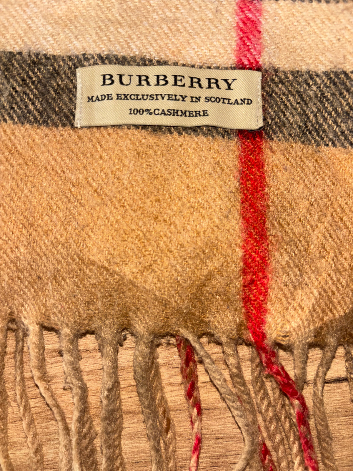 Originaletikett im Burberry Schal Nr. 22