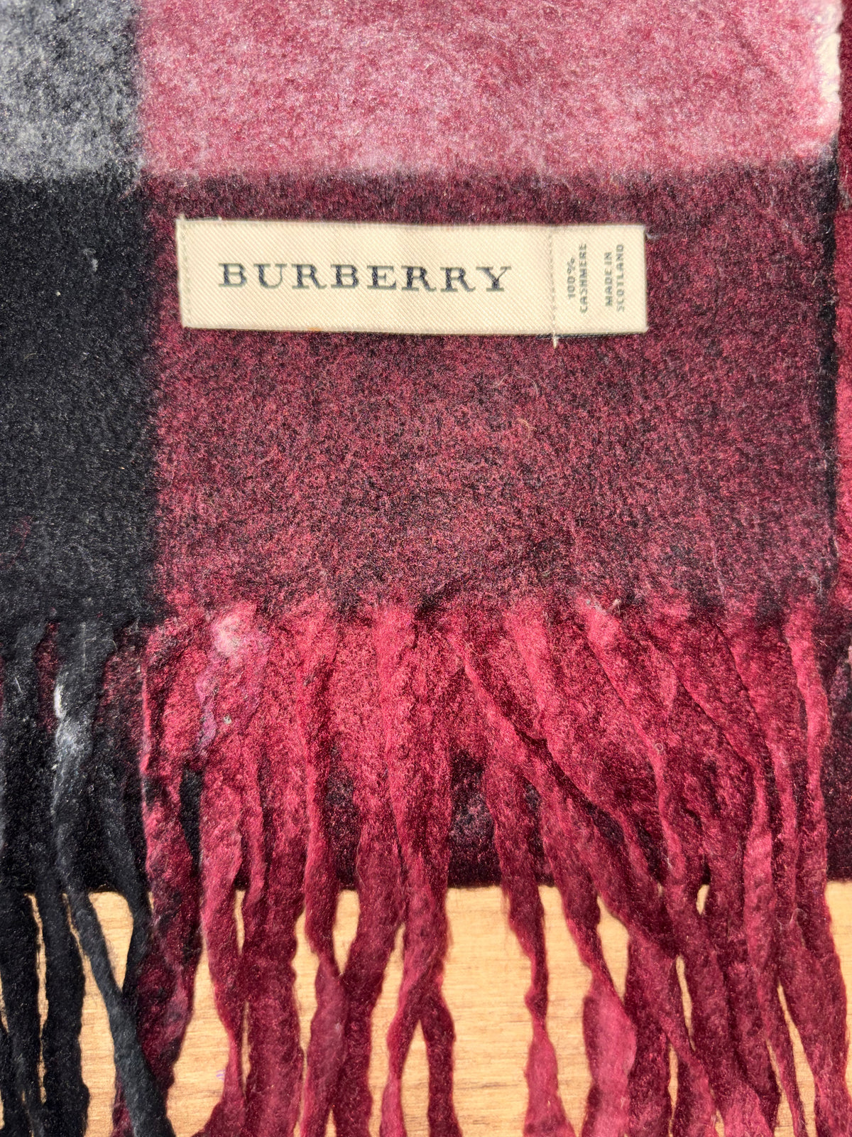 Originaletikett im Burberry Schal Nr. 24
