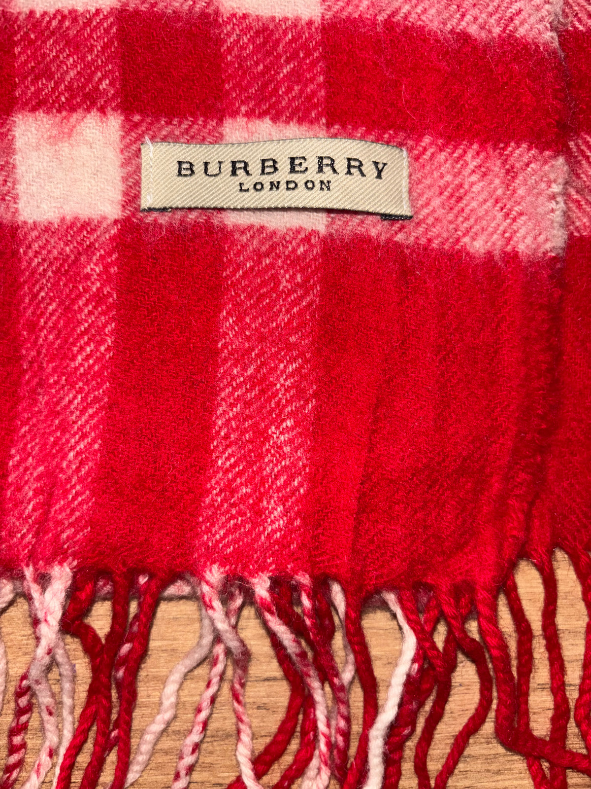 Originaletikett im Burberry Schal Nr. 26