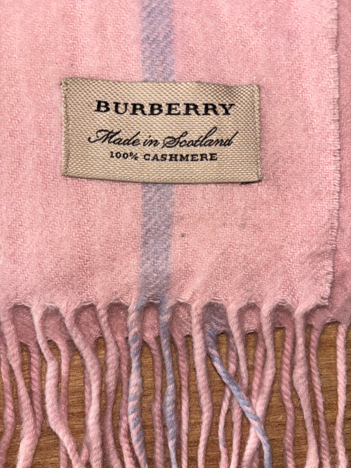 Originaletikett im Burberry Schal Nr. 28